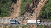 Rocks and soils slide down on Hai Van mountain pass
