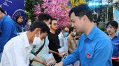 Difficult workers given free flights to hometowns enjoying Tet holiday