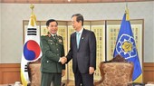Defense Minister meets with RoK Prime Minister in Seoul
