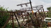 Pano quảng cáo đổ sập 3 mái nhà dân ở Quảng Ngãi