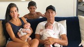 Tấm hình gia đình gây “sốt" của Ronaldo