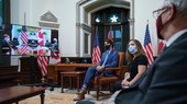 加拿大總理特魯多(右三)與美國總統拜登團隊視頻會議。(圖源:Getty Images)