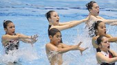 图为参加日本锦标赛的佐藤阳太郎(前中央)。2017年4月摄于东京辰巳国际游泳馆。(图:共同社)