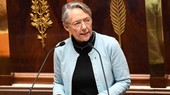 法国总理博尔内在国民议会上发言。(图:AFP)