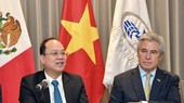 市委副书记阮胡海(左)与哈利斯科州领导举行会谈。(图:越勇)