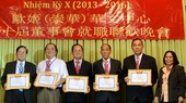 张世豪先生(左一)与各董事获表彰。