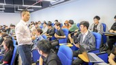 FPT大学的学生在本市分校学习。