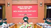 国防部长潘文江大将(中)主持中央军委会议。(图:人民军队报)