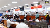Người dân làm thủ tục nhà, đất tại CN VP ĐKĐĐ TP Thủ Đức