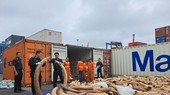 Hàng cấm, hàng lậu tìm mọi ngả vào Việt Nam