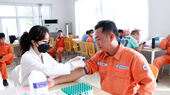 Cán bộ, người lao động Công ty Nhiệt điện Vĩnh Tân tham gia hiến máu