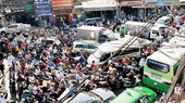 A traffic jam in Au Co-Truong Chinh intersection (Photo: SGGP)