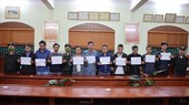 Bắt Chánh Thanh tra huyện Sìn Hồ và Trưởng ban Quản lý rừng về hành vi đánh bạc