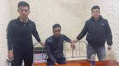 Lực lượng chức năng bắt giữ nghi phạm Trần Quốc Bảo. Ảnh: Công an Hà Tĩnh cung cấp