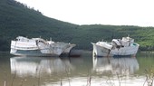 Các tàu cá mắc cạn, bỏ không ở khu vực âu tránh trú bão xã Kỳ Hà