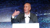 Zinedine Zidane lần thứ 2 nhận nhiệm vụ “chữa cháy” ở sân Bernabeu. Ảnh: The Sun