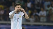 Lionel Messi vẫn bất lực trong nhiệm vụ “kéo” Argentina tiến đi. Ảnh: Getty Images