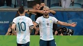 Sergio Aguero và Lionel Messi sau khi tự cứu mình, đang thấy lại cơ hội tiến xa. Ảnh: Getty Images