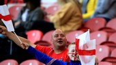 Khán giả tại Wembley trong ngày khai màn của tuyển Anh.