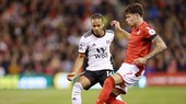 Nottingham Forest (phải) lộ ra nhiều vấn đề ngay cả trước một tân binh như Fulham.