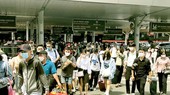 Ngày 9-2 (mùng 9 tết), tại Cảng Hàng không quốc tế Tân Sơn Nhất (quận Tân Bình, TPHCM) vẫn đông nghẹt người