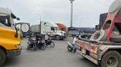 Giao thông tại vòng xoay Phú Hữu, trên đoạn đường Võ Chí Công và Nguyễn Duy Trinh (TP Thủ Đức, TPHCM). Ảnh: HOÀNG HÙNG