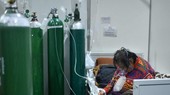 Bệnh nhân Covid-19 thở oxy tại một bệnh viện ở Peru, nơi biến thể Delta đã khiến số ca mắc bệnh tăng đột biến. Ảnh: AFP.
