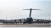 Máy bay quân sự Mỹ di tản nhân viên, quan chức khỏi Afghanistan