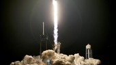 Tên lửa SpaceX Falcon 9 và Phi hành đoàn Dragon cất cánh từ bệ phóng 39A tại Trung tâm Không gian Kennedy của NASA cho sứ mệnh tư nhân hoàn toàn tiên bay vào quỹ đạo vào ngày 15 tháng 9 năm 2021 tại Cape Canaveral, Florida. (Reuters)