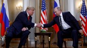 Cụu Tổng thống Mỹ Donald Trump và Tổng thống Nga Vladimir Putin bắt tay khi gặp nhau tại Phần Lan ngày 16/7/2018. Ảnh: Reuters.