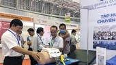 Visitors to the 20th International Medical, Hospital & Pharmaceutical Exhibition that opened on August 11 in HCM City. (Photo: VNA)