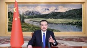 Thủ tướng Trung Quốc Lý Khắc Cường phát biểu trước các nhà lãnh đạo doanh nghiệp từ Nhật Bản và Trung Quốc qua liên kết video vào 28-11. Ảnh: Tân Hoa Xã