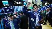 S&P 500 vượt mốc 4000 điểm; Dầu tăng giá khi lo ngại về ngành ngân hàng dịu lại