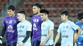 Các tuyển thủ Thái Lan tập luyện trước cuộc đối đầu căng thẳng với tuyển Việt Nam. Ảnh: NHẬT ANH
