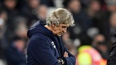 HLV Pellegrini trong trận thua Leicester