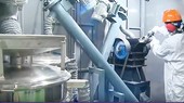 Các nhà khoa học lấy đá bazan, cho vào máy nghiền thành bột, tạo ra loại “đất nhân bản” giống với lớp đất trên bề mặt Mặt trăng, sau đó lấy “đất nhân bản” này để phát triển công nghệ sản xuất gạch