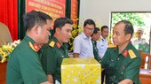 Đoàn công tác Vùng 5 Hải quân thăm, chúc Tết cán bộ, chiến sĩ trên đảo Hòn Đốc