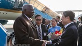 Phó Chủ tịch Quốc hội Nguyễn Đức Hải đón Chủ tịch Quốc hội Esteban Lazo Hernandez tại Sân bay Quốc tế Nội Bài. Ảnh: TTXVN