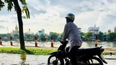 High tides will flood some areas of HCMC Photo: SGGP
