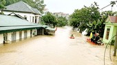 Một khu dân cư của thị trấn Tiên Yên chìm trong biển nước