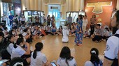 "Hướng dẫn viên" robot giới thiệu những điểm nổi bật về lịch sử đáng tự hào của dân tộc
