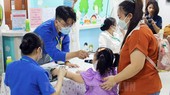 Khám sức khỏe hơn 1.000 trẻ bị ảnh hưởng bởi dịch Covid-19