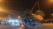 Xe tải va chạm xe khách, 13 người bị thương nhập viện trong đêm