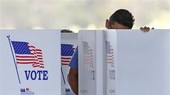 Cử tri bỏ phiếu bầu cử giữa kỳ Quốc hội Mỹ ở Kissimmee, Florida, ngày 8-11-2022. Ảnh: AFP/TTXVN