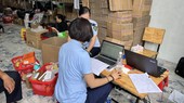 Phát hiện hàng ngàn kính bơi, áo mưa, đồ chơi trẻ em trôi nổi