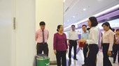Tuyên truyền phân loại rác tại thang máy chung cư