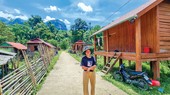 Những căn nhà của người A Rem vừa được tu sửa lại do nguyên Chủ tịch nước Nguyễn Minh Triết vận động.