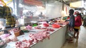 Hàng hóa tươi sống bày bán tại chợ Ngã Ba Bầu, Hóc Môn