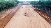 Cao tốc Bắc Nam đoạn Phan Thiết - Dầu Giây đang thi công.