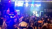 Một số quán bar trên tuyến đường Phạm Văn Đồng thường xuyên mở nhạc âm lượng lớn